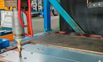 Pengelasan Robotik (4)